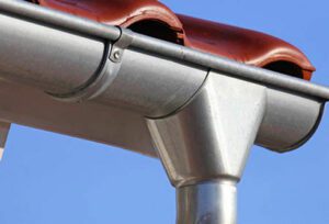 installation sur mesure, réparation, entretien, évacuation des eaux pluviales, couvreur expérimenté